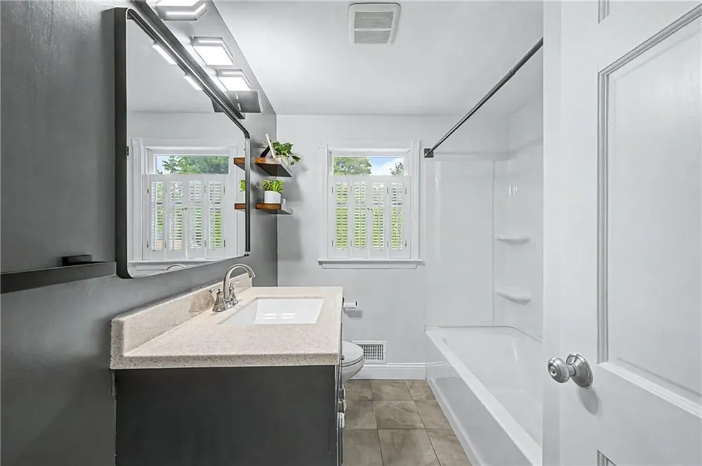 117 Larchmont Road Warwick RI 02886