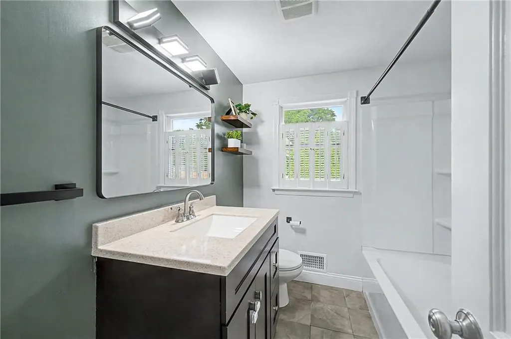117 Larchmont Road Warwick RI 02886