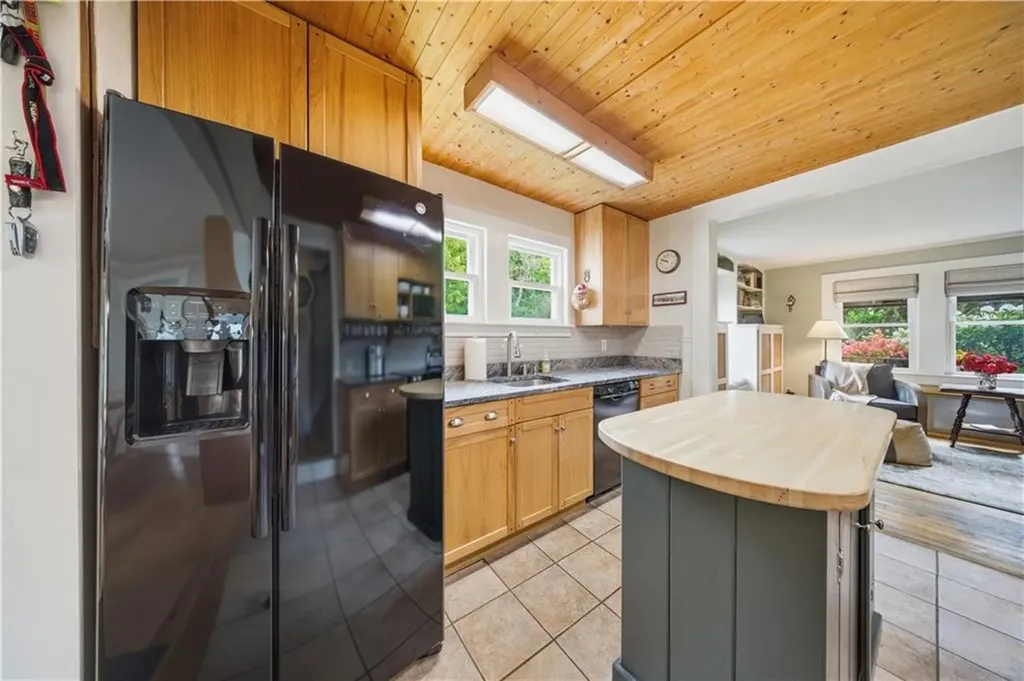 15 Kardway Street South Kingstown RI 02879