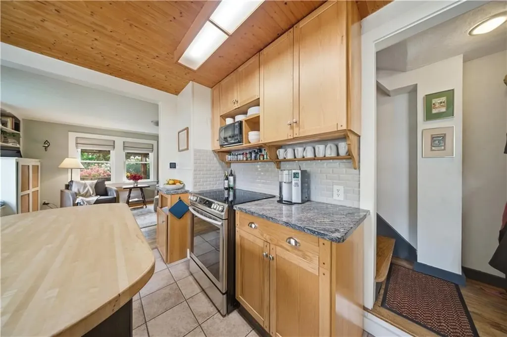 15 Kardway Street South Kingstown RI 02879