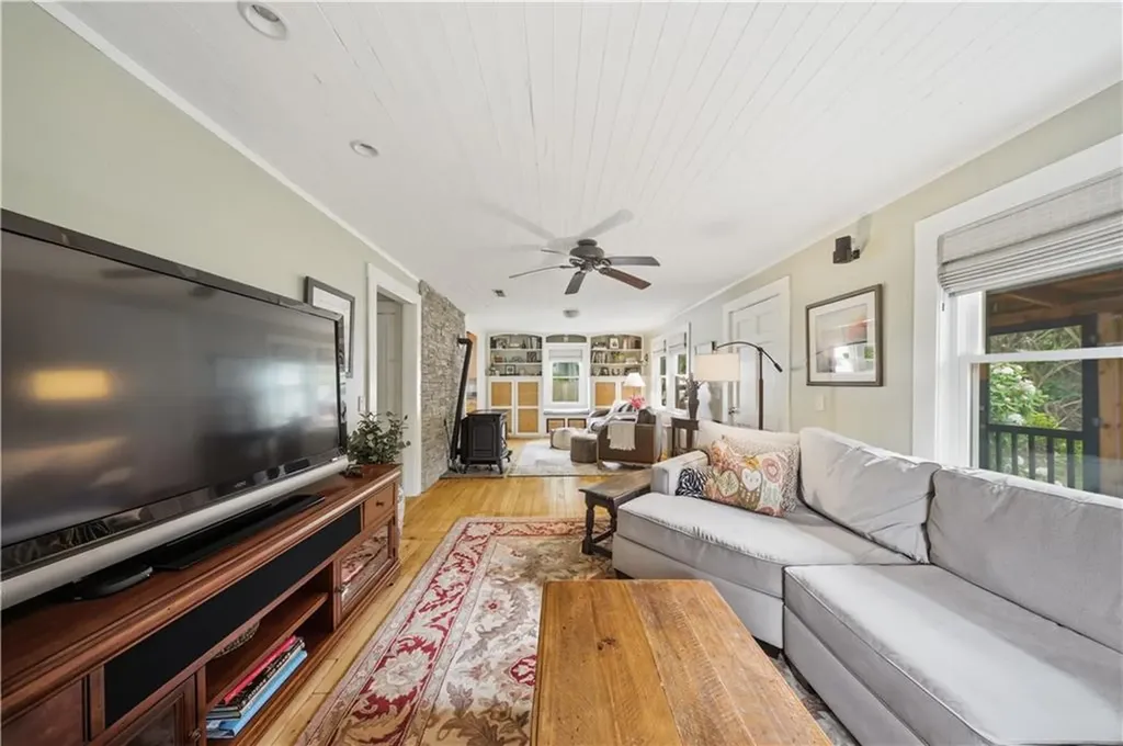 15 Kardway Street South Kingstown RI 02879