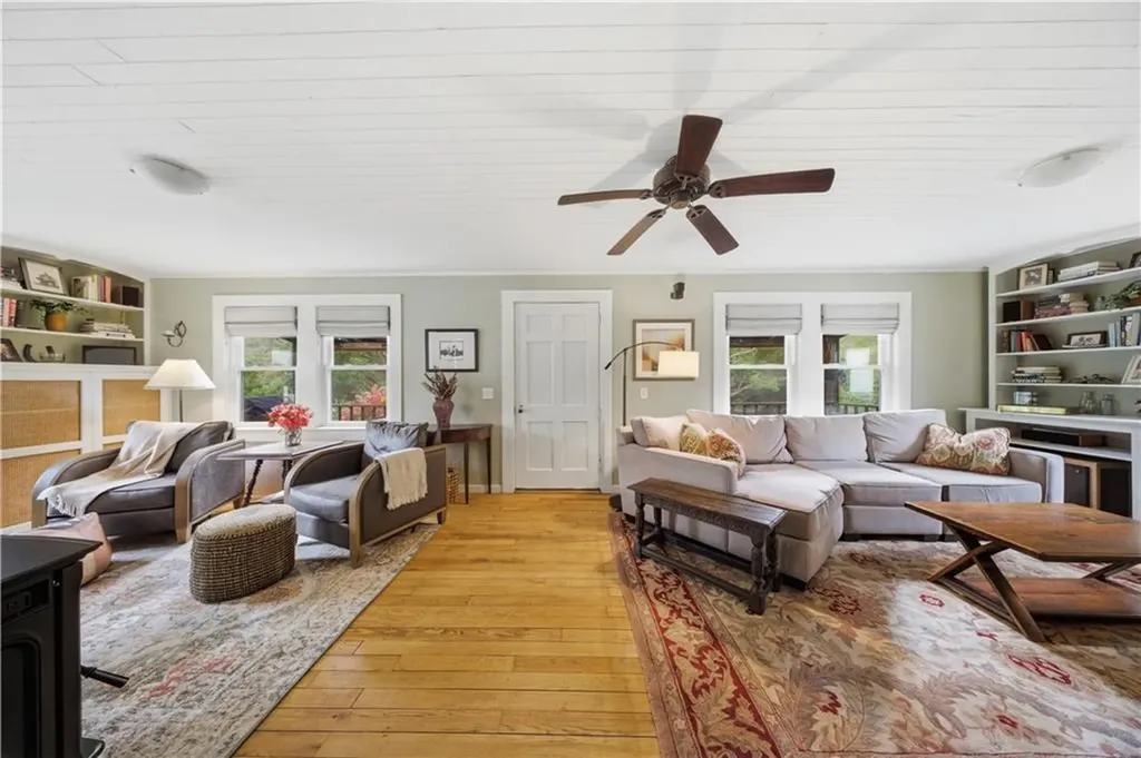 15 Kardway Street South Kingstown RI 02879