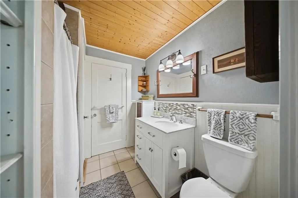 15 Kardway Street South Kingstown RI 02879