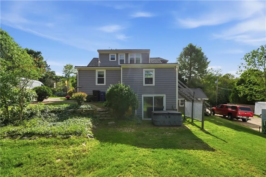 15 Kardway Street South Kingstown RI 02879