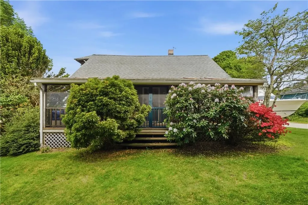 15 Kardway Street South Kingstown RI 02879
