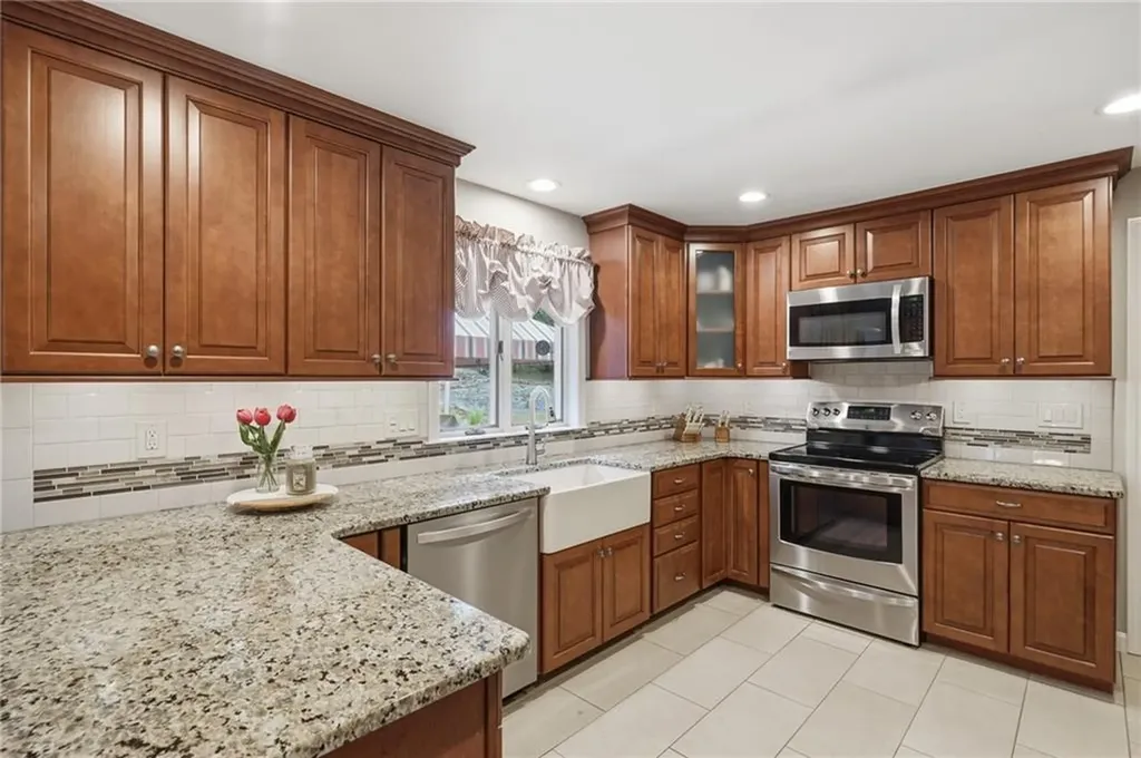 19 Mount Hygeia Road Foster RI 02825