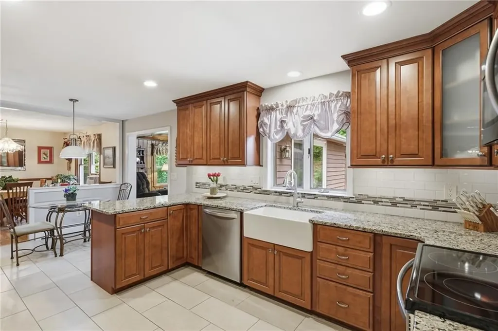 19 Mount Hygeia Road Foster RI 02825