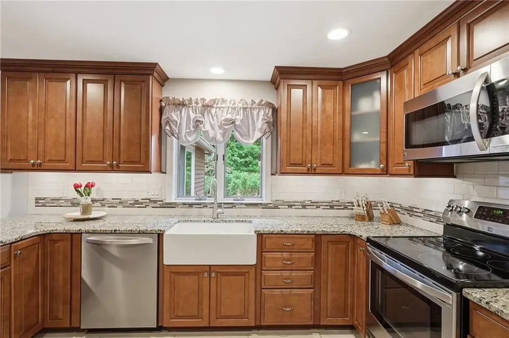 19 Mount Hygeia Road Foster RI 02825