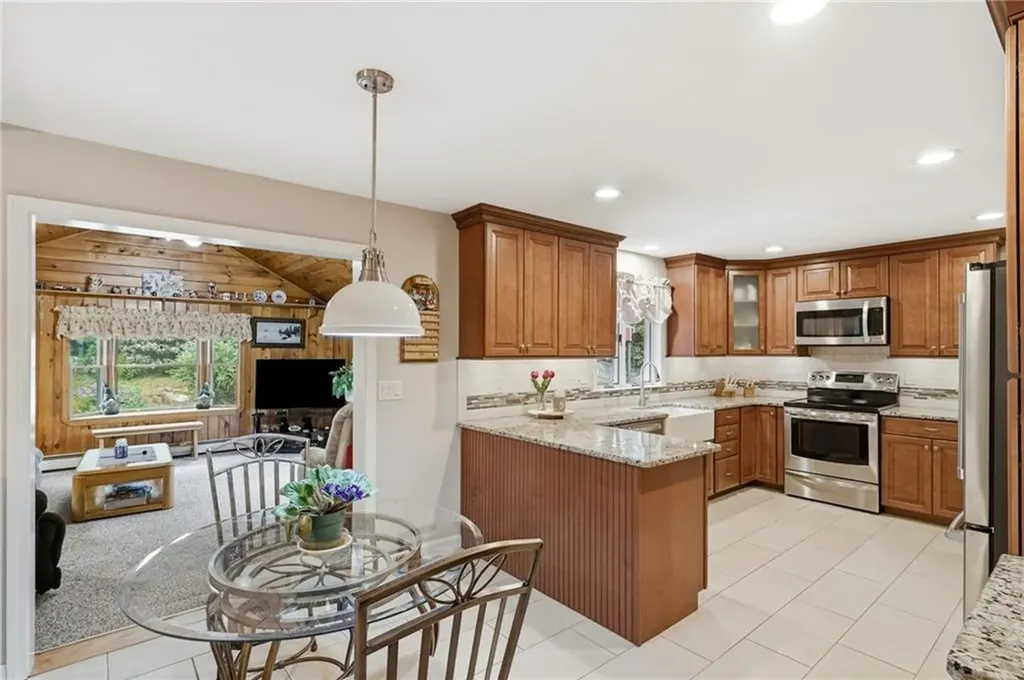 19 Mount Hygeia Road Foster RI 02825