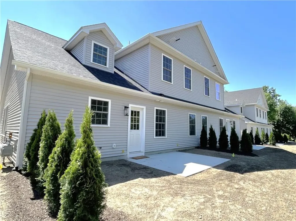 3 Fieldstone Way Johnston RI 02919