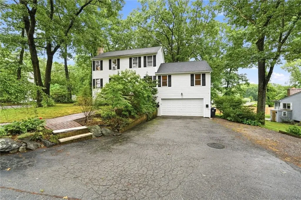 759 Woodward Road North Providence RI 02904