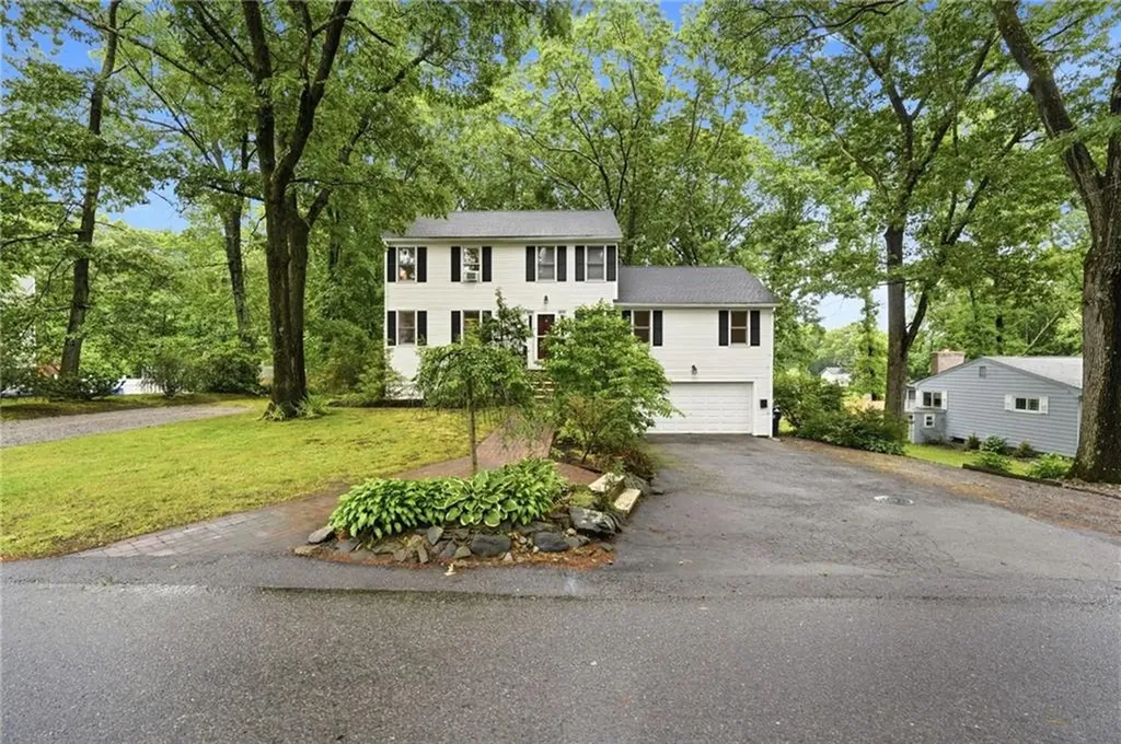 759 Woodward Road North Providence RI 02904