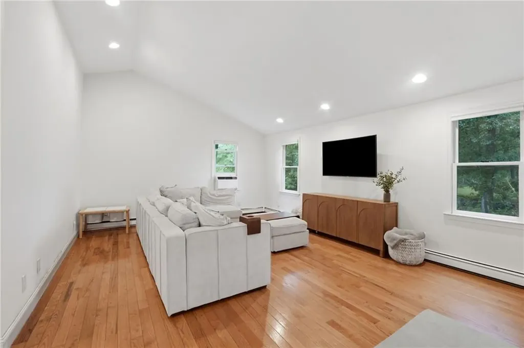 759 Woodward Road North Providence RI 02904