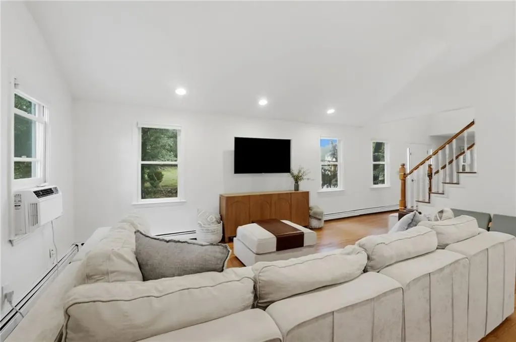 759 Woodward Road North Providence RI 02904