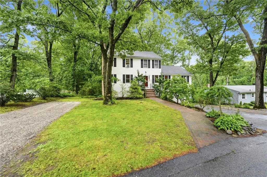 759 Woodward Road North Providence RI 02904