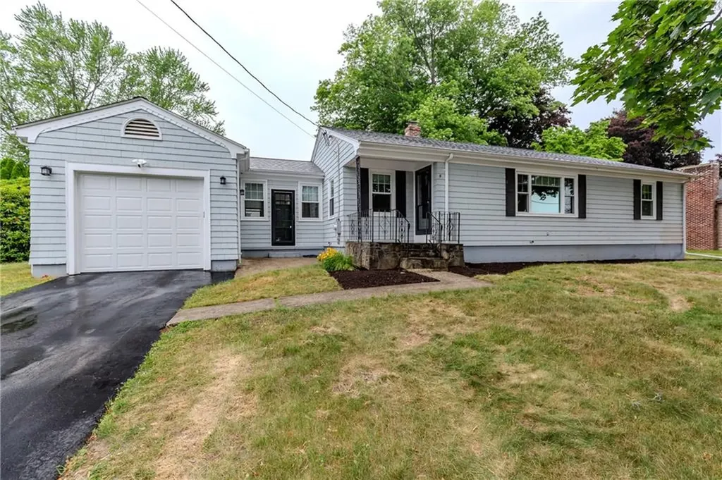 8 Barnes Street Smithfield RI 02828