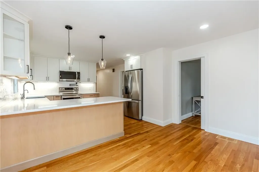 8 Barnes Street Smithfield RI 02828