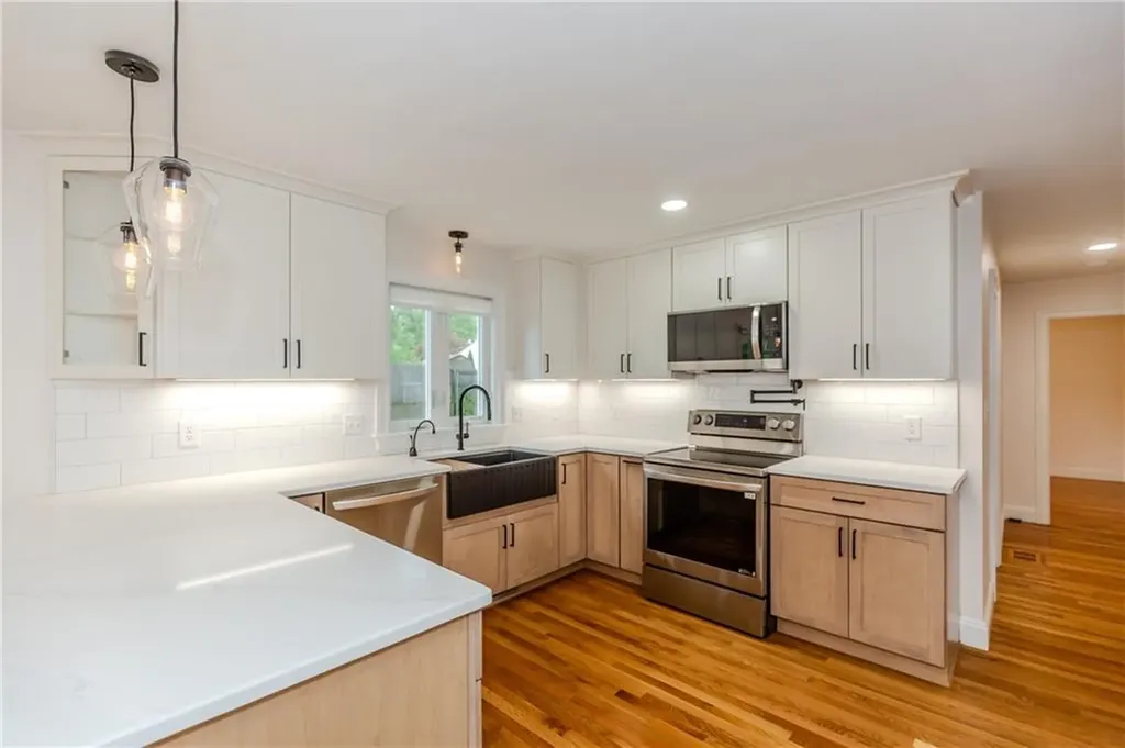 8 Barnes Street Smithfield RI 02828