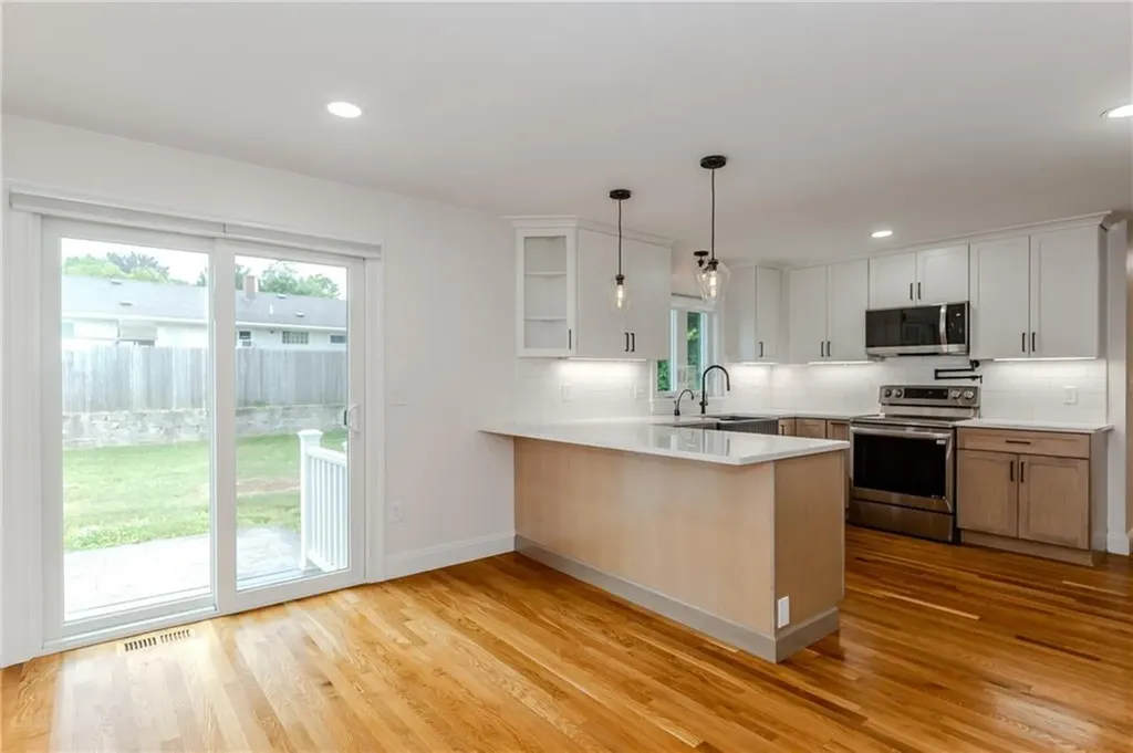 8 Barnes Street Smithfield RI 02828