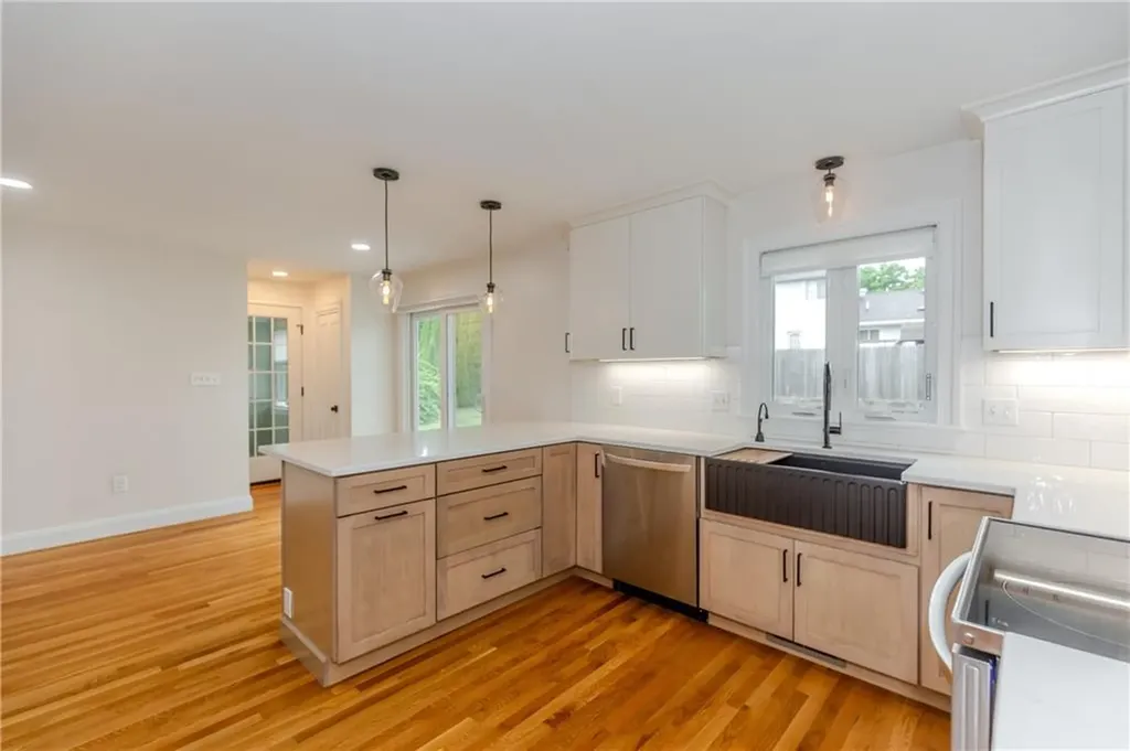 8 Barnes Street Smithfield RI 02828