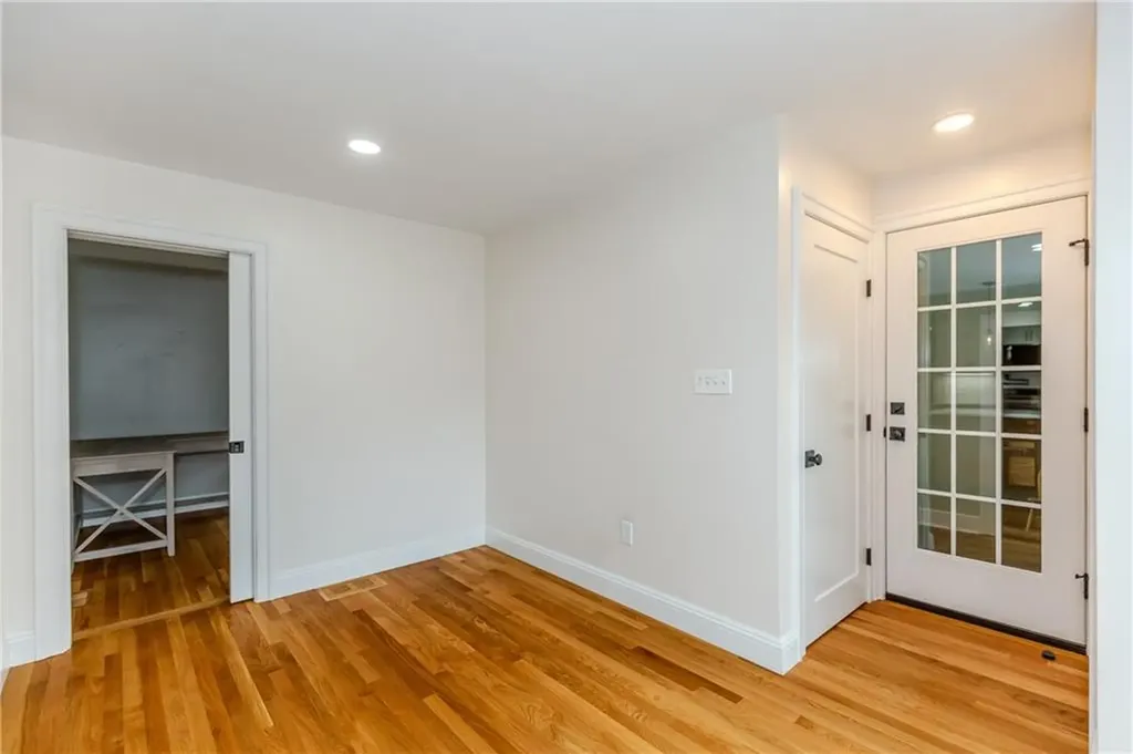 8 Barnes Street Smithfield RI 02828
