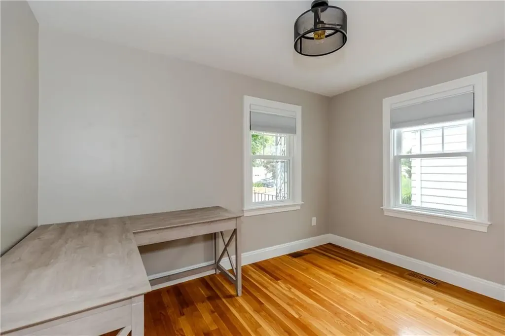 8 Barnes Street Smithfield RI 02828