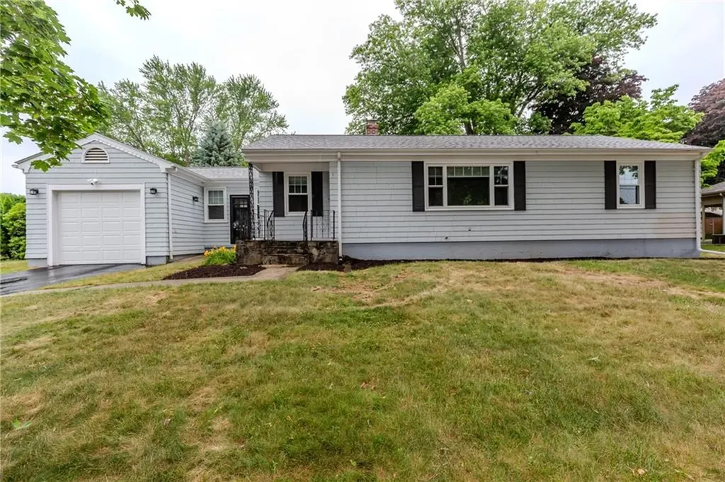 8 Barnes Street Smithfield RI 02828