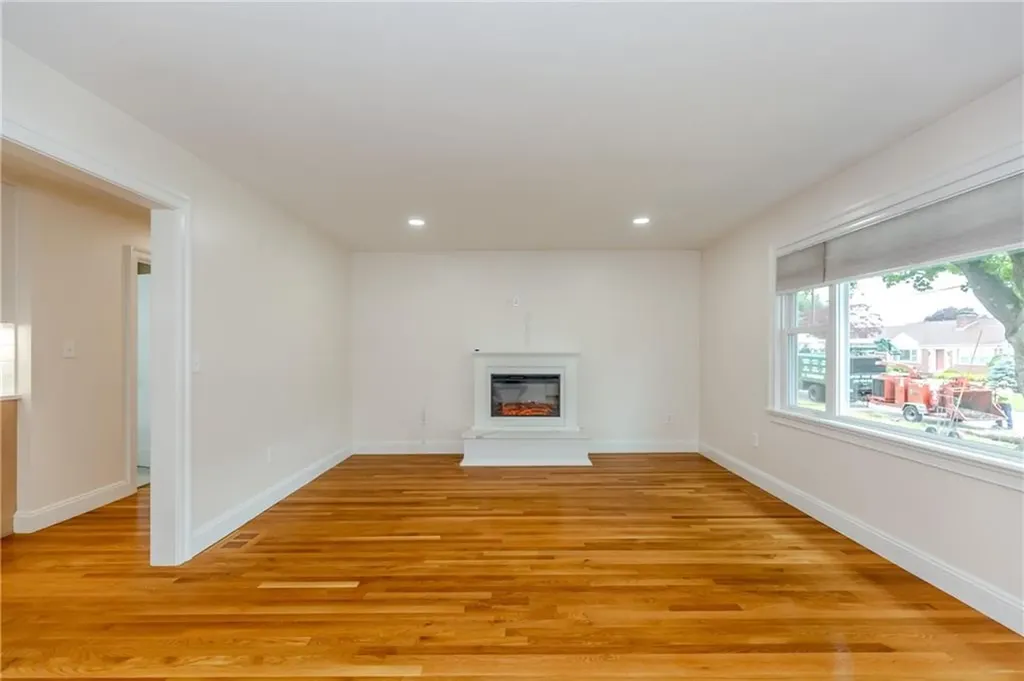 8 Barnes Street Smithfield RI 02828