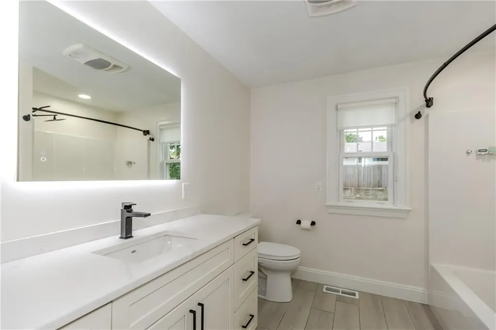 8 Barnes Street Smithfield RI 02828