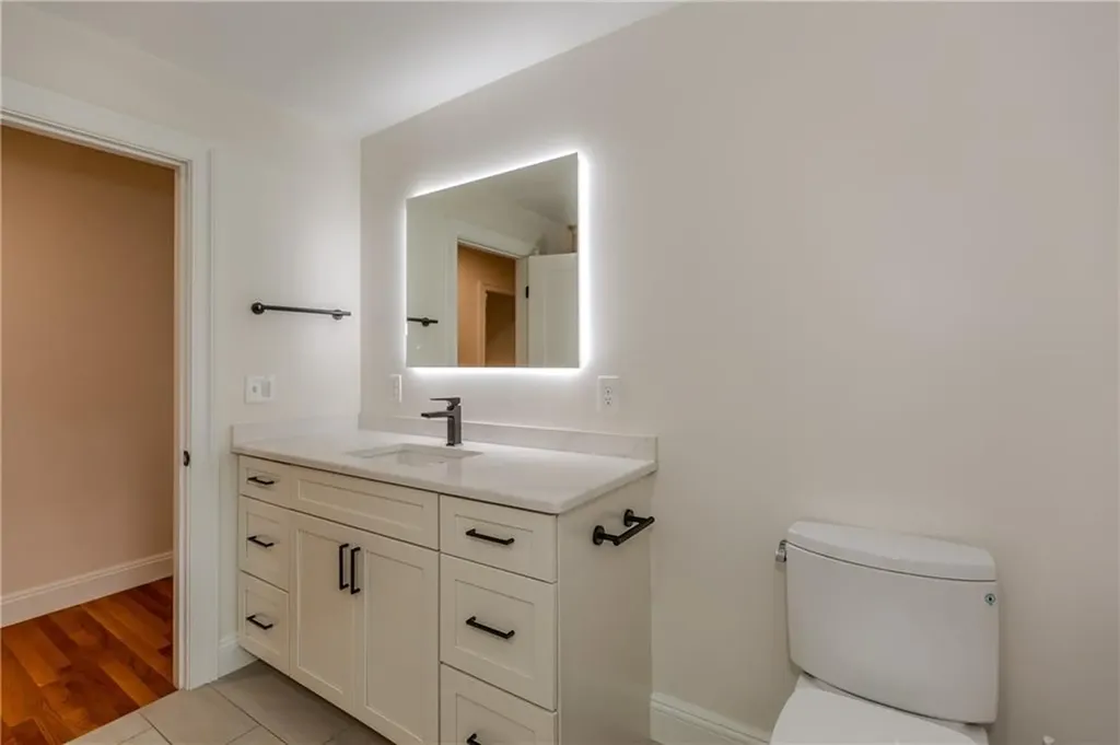 8 Barnes Street Smithfield RI 02828
