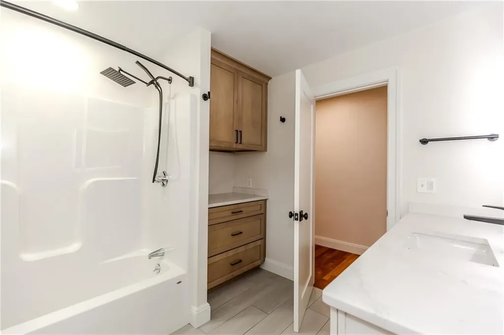 8 Barnes Street Smithfield RI 02828