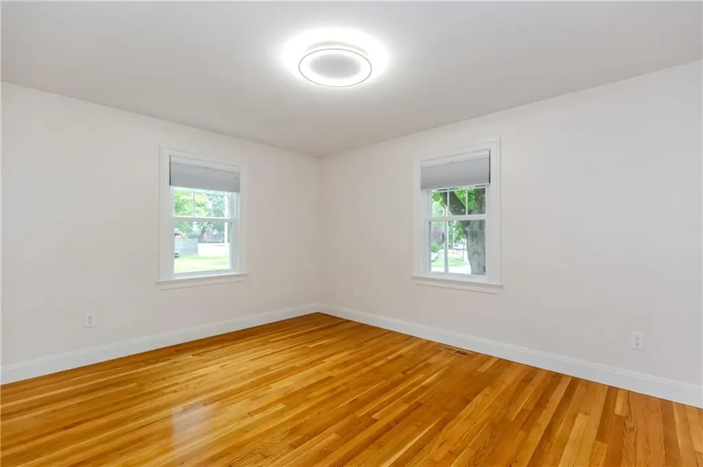 8 Barnes Street Smithfield RI 02828