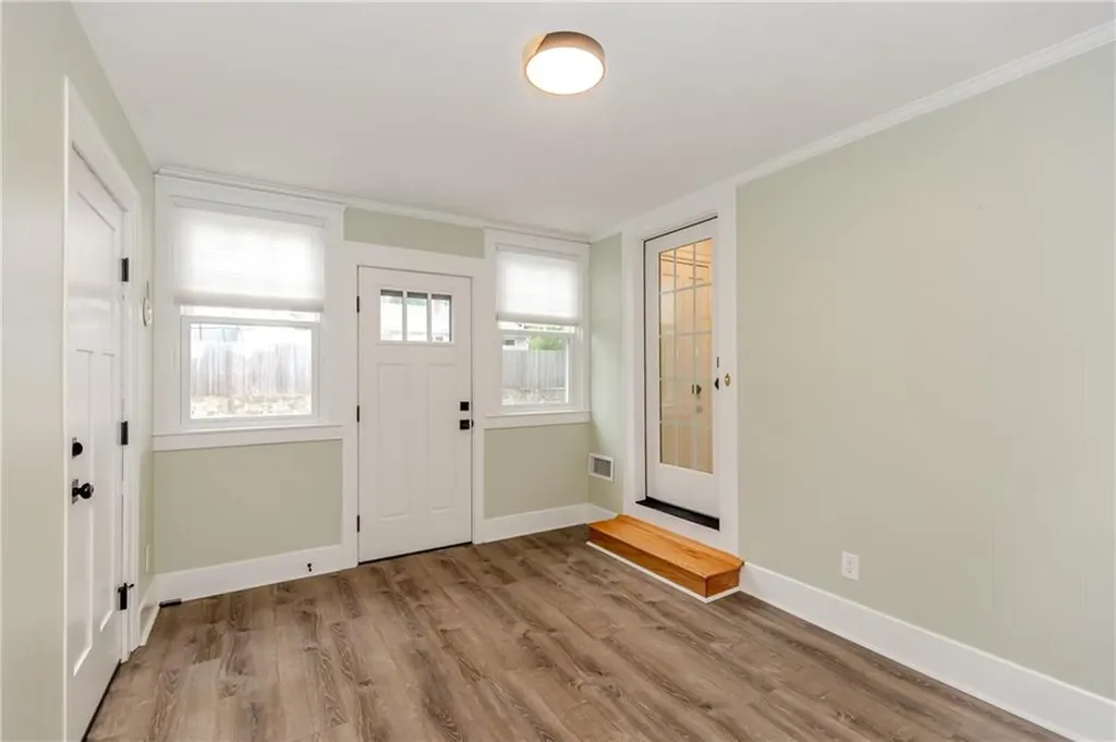 8 Barnes Street Smithfield RI 02828