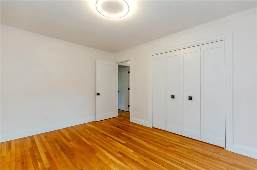 8 Barnes Street Smithfield RI 02828