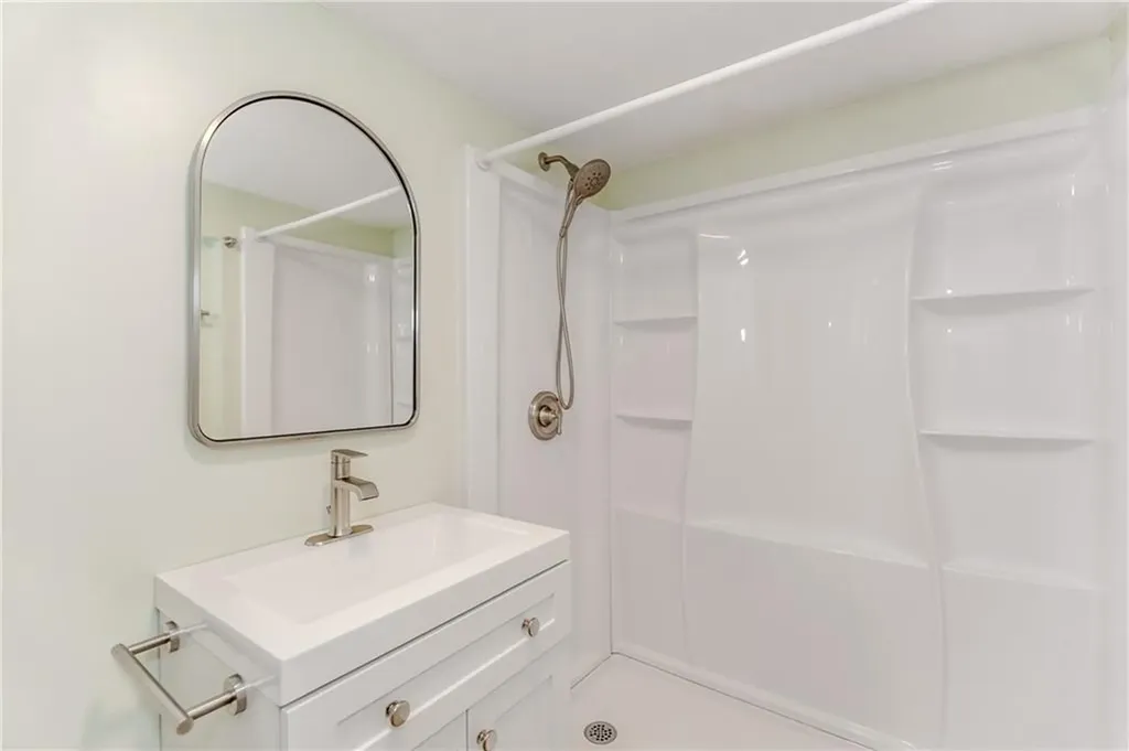 8 Barnes Street Smithfield RI 02828