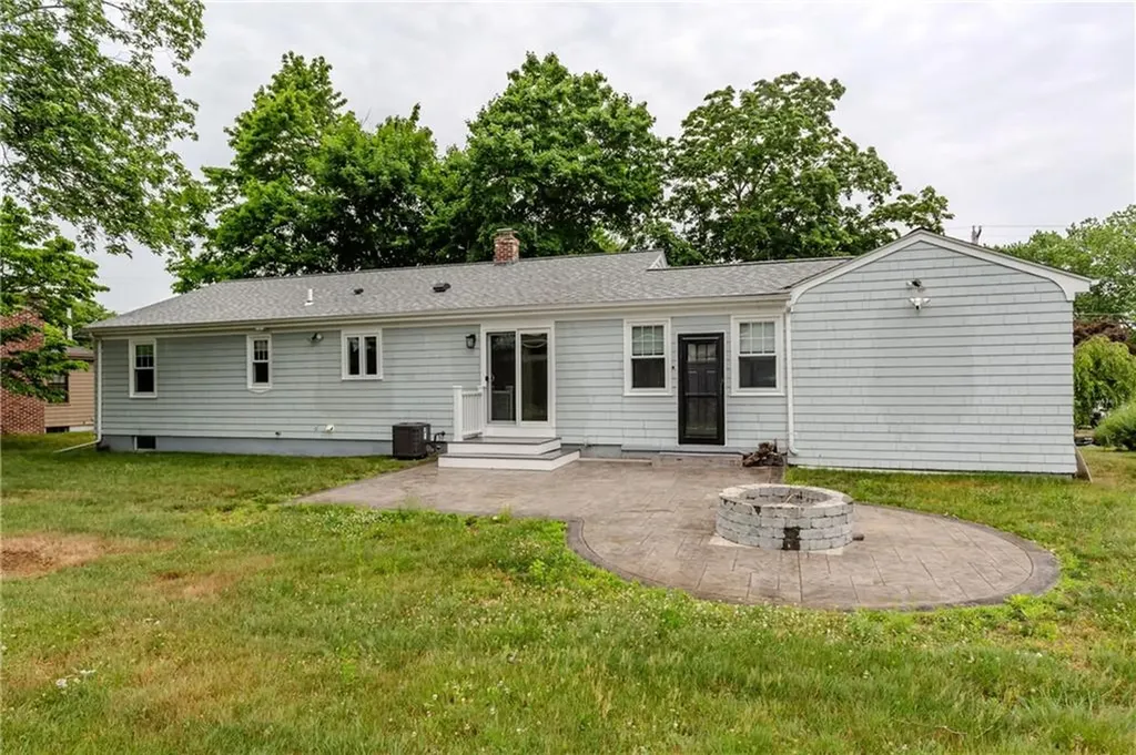 8 Barnes Street Smithfield RI 02828