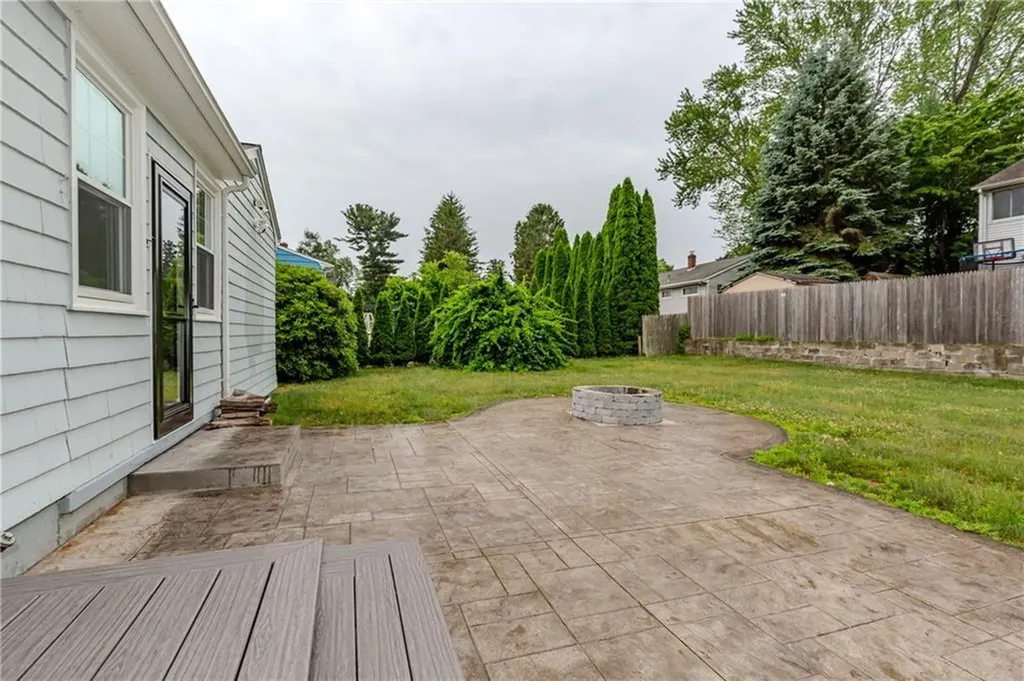 8 Barnes Street Smithfield RI 02828