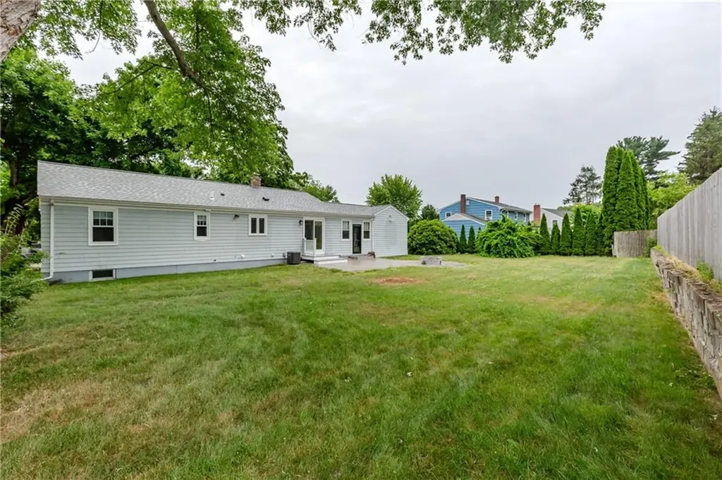 8 Barnes Street Smithfield RI 02828