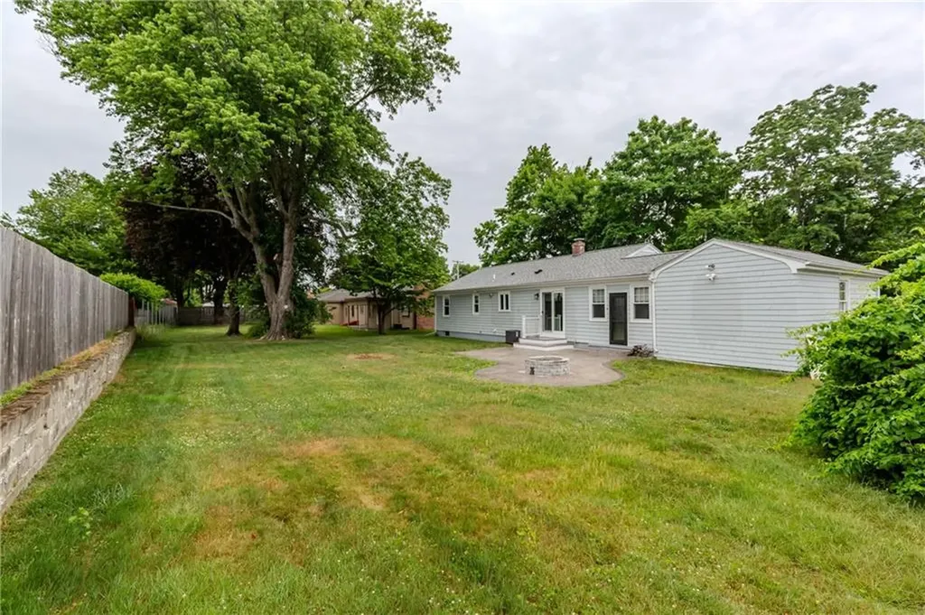 8 Barnes Street Smithfield RI 02828
