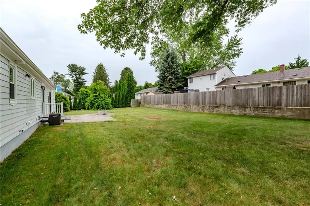 8 Barnes Street Smithfield RI 02828