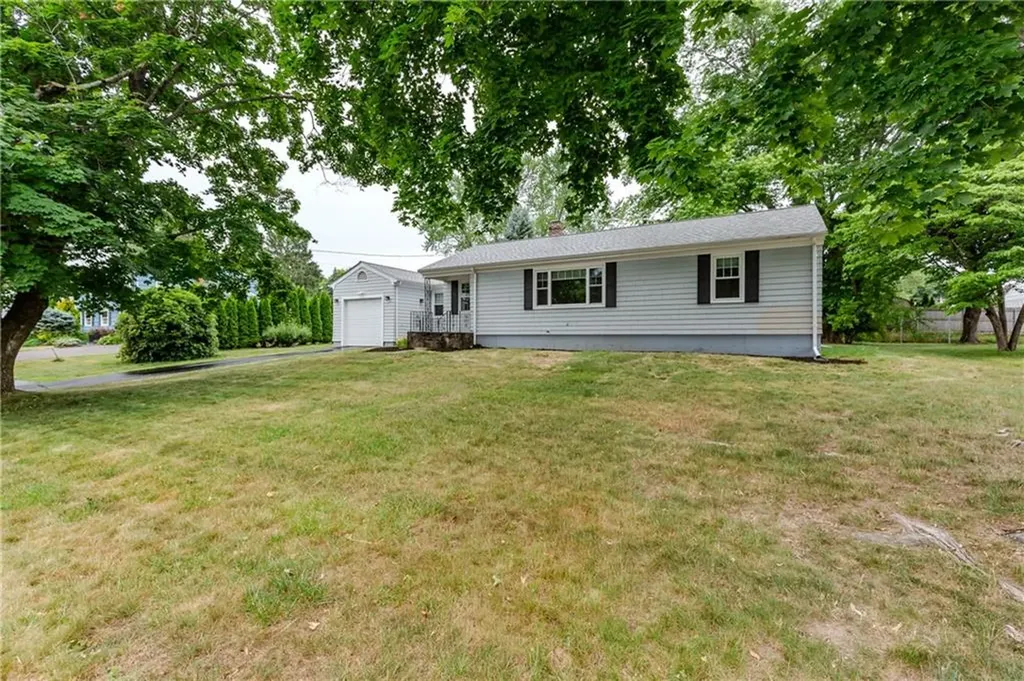 8 Barnes Street Smithfield RI 02828