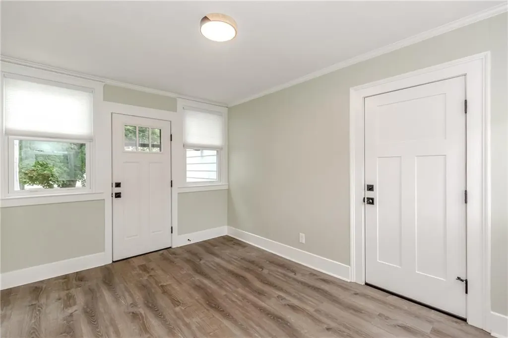 8 Barnes Street Smithfield RI 02828