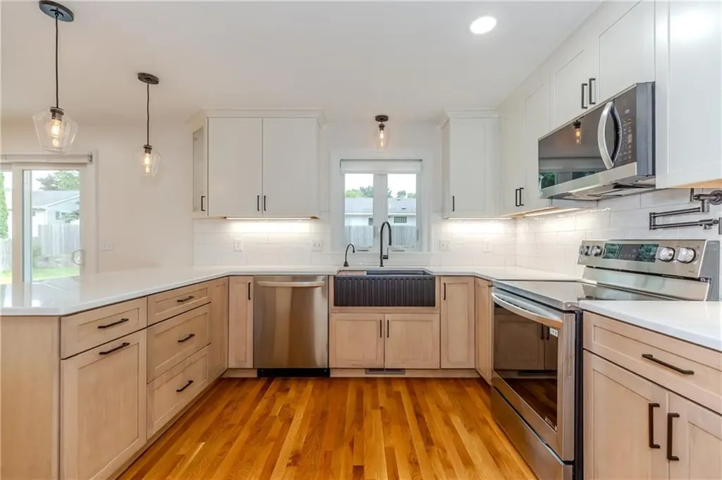 8 Barnes Street Smithfield RI 02828