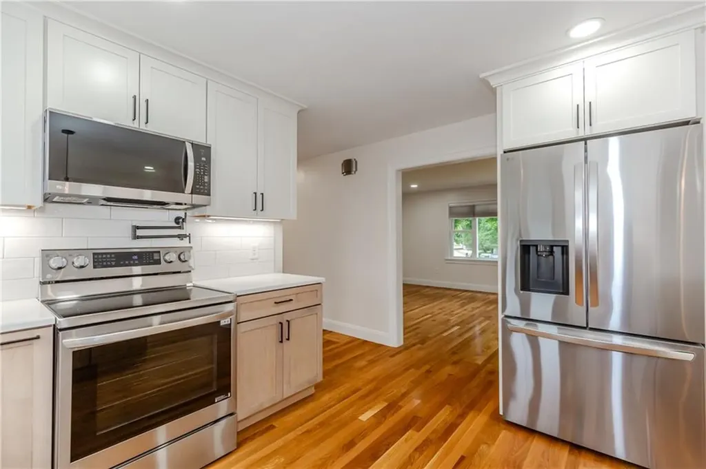 8 Barnes Street Smithfield RI 02828