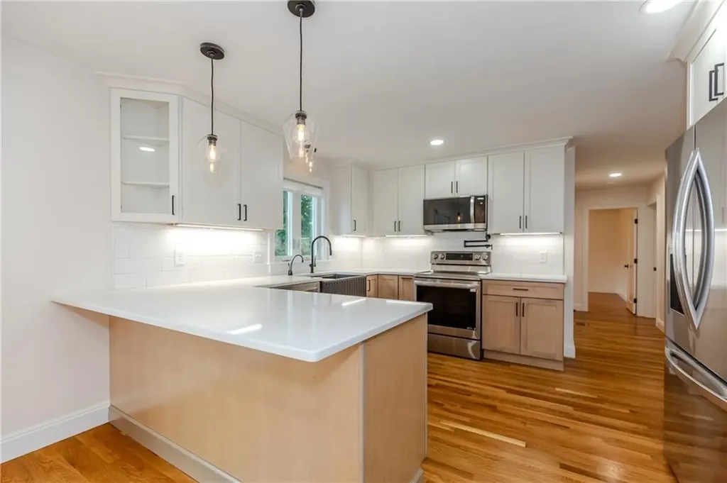 8 Barnes Street Smithfield RI 02828