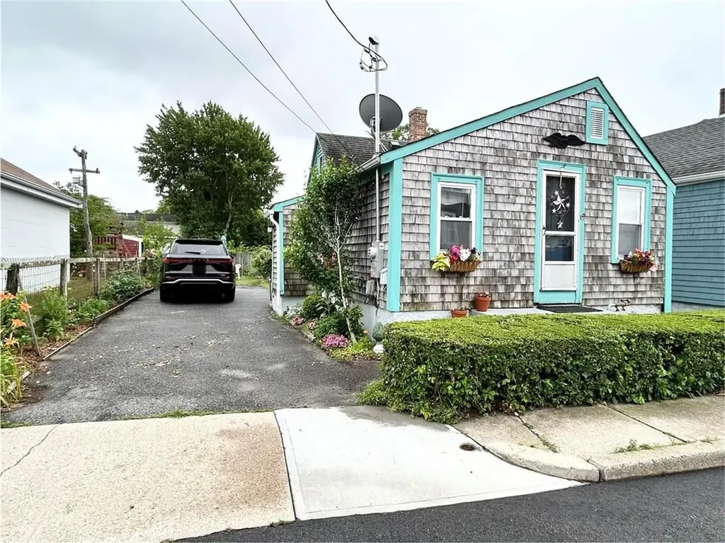 302 State Street Bristol RI 02809