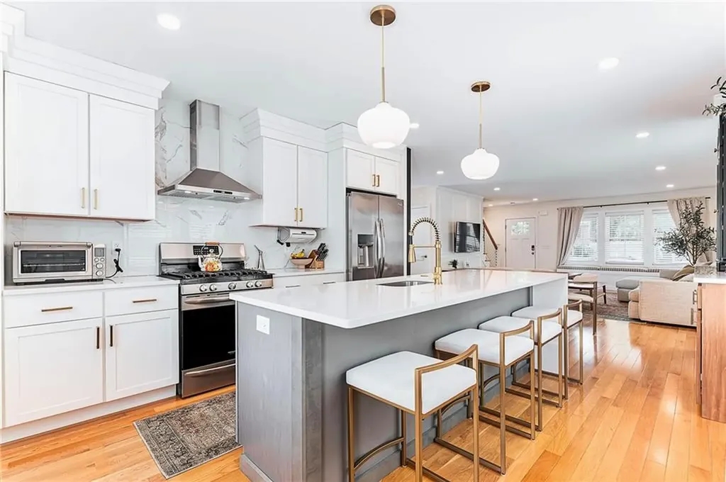 161 Graystone Street Warwick RI 02886