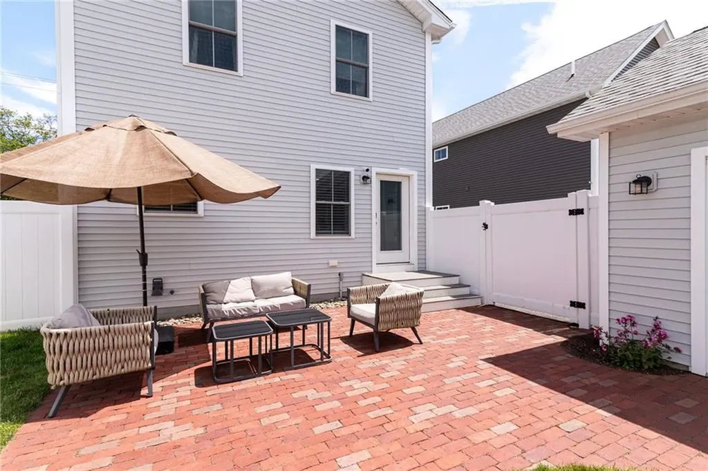 161 Graystone Street Warwick RI 02886