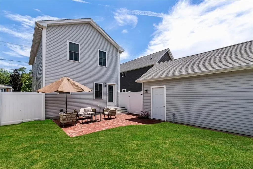 161 Graystone Street Warwick RI 02886