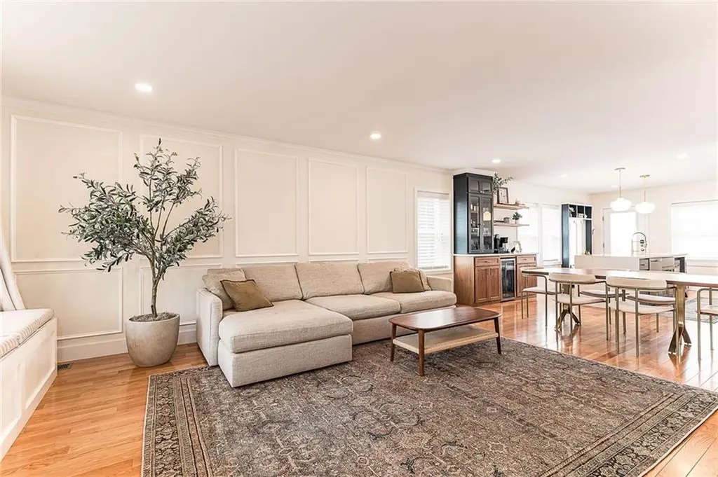 161 Graystone Street Warwick RI 02886